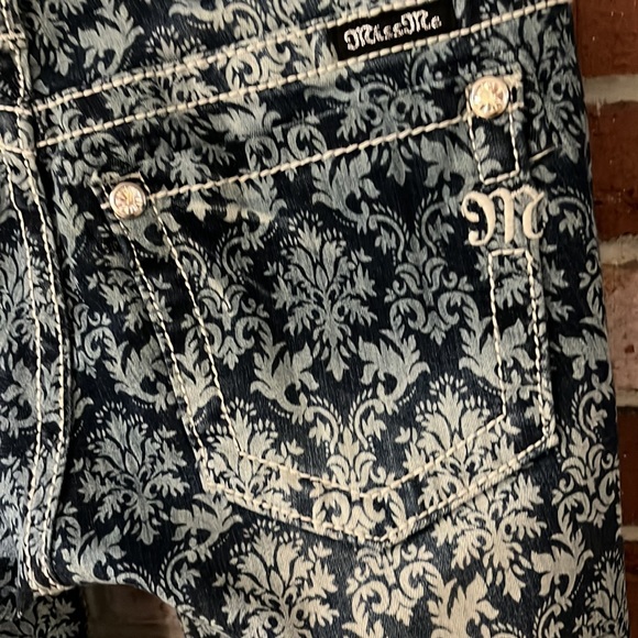 MISS ME Bling Blue Fleur de Lis Print Cuffed Capri Jeans JP5842P2 NWOT - Picture 3 of 15